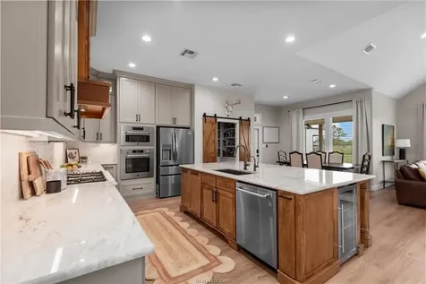 914 Axis Lane Franklin TX 77856