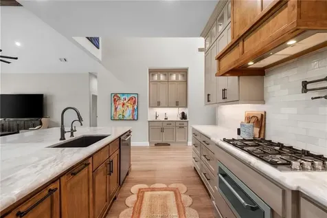 914 Axis Lane Franklin TX 77856