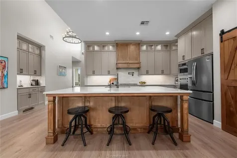 914 Axis Lane Franklin TX 77856