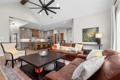 914 Axis Lane Franklin TX 77856