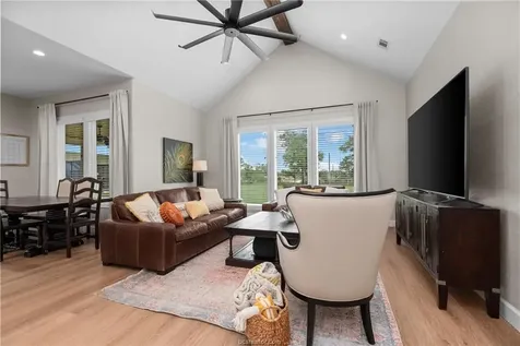 914 Axis Lane Franklin TX 77856