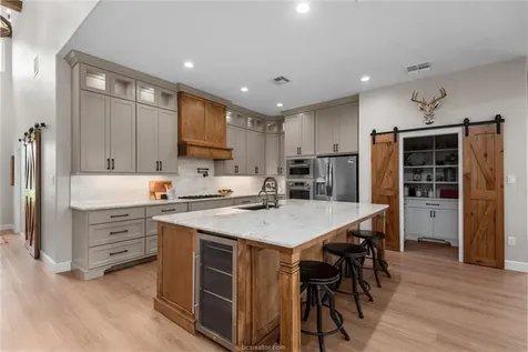 914 Axis Lane Franklin TX 77856