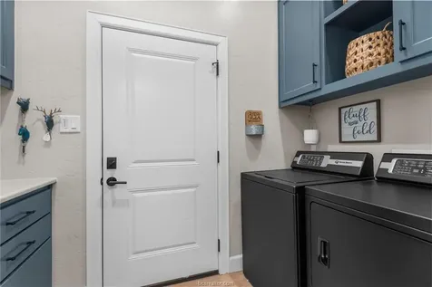 914 Axis Lane Franklin TX 77856