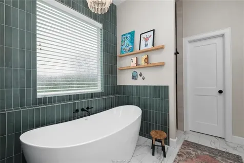 914 Axis Lane Franklin TX 77856