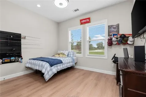 914 Axis Lane Franklin TX 77856