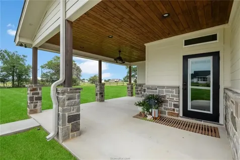 914 Axis Lane Franklin TX 77856