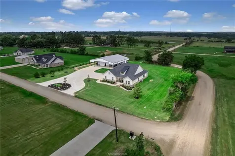 914 Axis Lane Franklin TX 77856