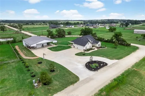 914 Axis Lane Franklin TX 77856