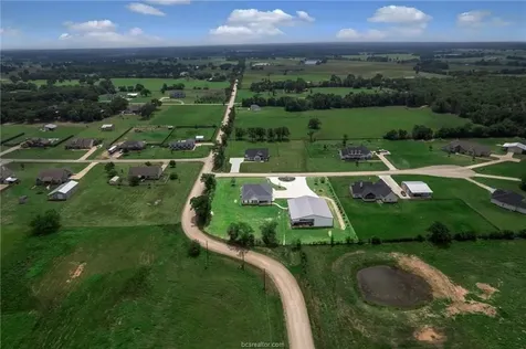 914 Axis Lane Franklin TX 77856