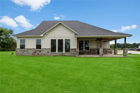 914 Axis Lane Franklin TX 77856