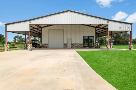 914 Axis Lane Franklin TX 77856