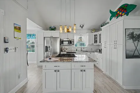 192 Barracuda Street Bayou Vista TX 77563