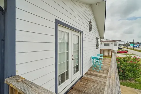 192 Barracuda Street Bayou Vista TX 77563