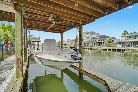 192 Barracuda Street Bayou Vista TX 77563