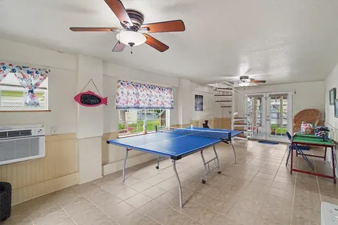 192 Barracuda Street Bayou Vista TX 77563