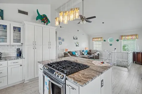 192 Barracuda Street Bayou Vista TX 77563