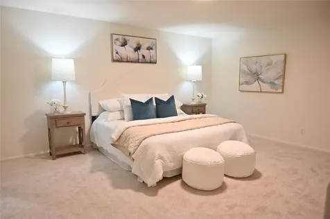 624 S Ripple Creek Drive 624 Houston TX 77057