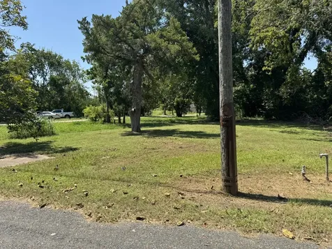605 N Outlar Street Wharton TX 77488
