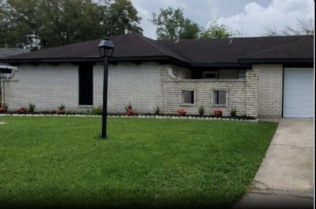 2023 Barnsley Lane Houston TX 77088