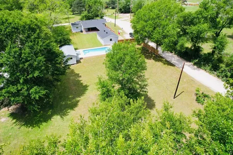 690 N Barbee Street Lovelady TX 75851
