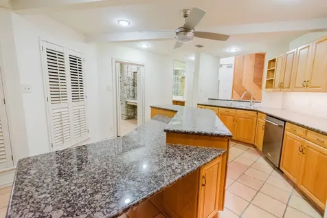 1 Cadena Court Galveston TX 77554