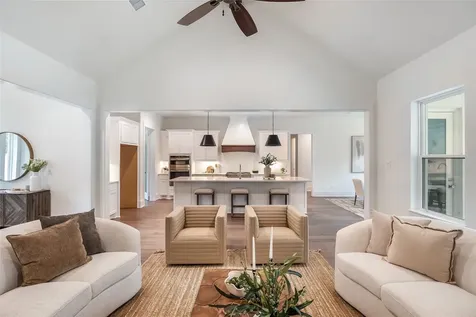 136 Grand View Huntsville TX 77340