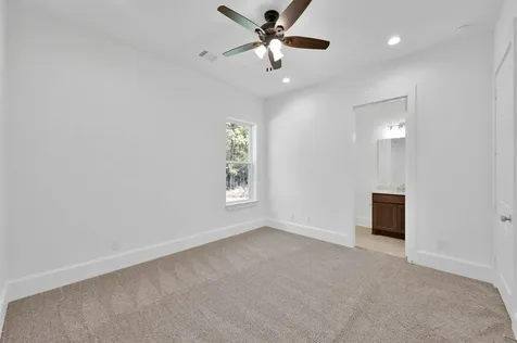 136 Grand View Huntsville TX 77340