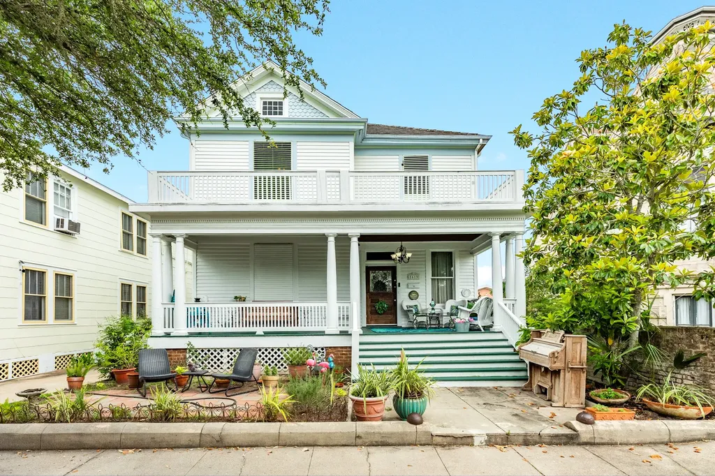 1619 Sealy Street Galveston TX 77550