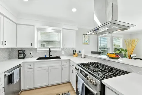 1127 Redfish Street Bayou Vista TX 77563