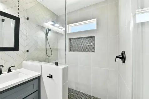 1127 Redfish Street Bayou Vista TX 77563