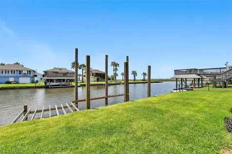 1127 Redfish Street Bayou Vista TX 77563