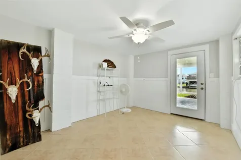 1127 Redfish Street Bayou Vista TX 77563