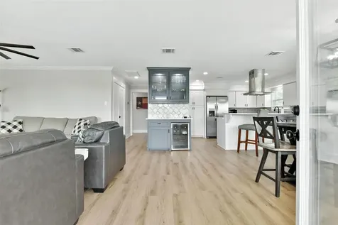 1127 Redfish Street Bayou Vista TX 77563