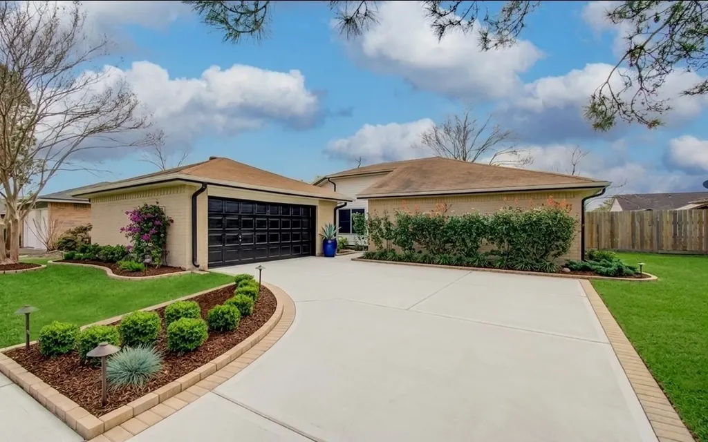 9734 Oakmont Drive La Porte TX 77571