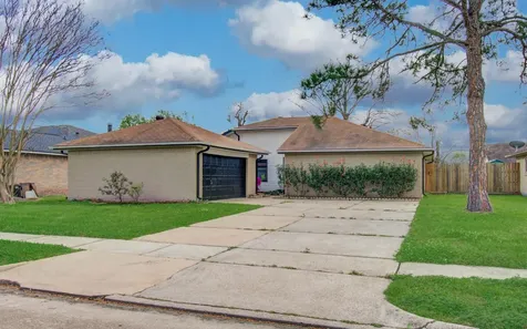 9734 Oakmont Drive La Porte TX 77571