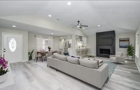 9734 Oakmont Drive La Porte TX 77571