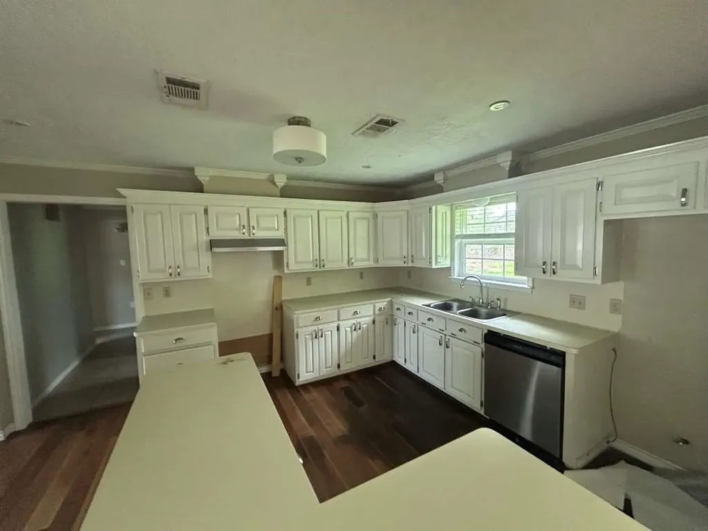 2301 Owens Avenue Groves TX 77619