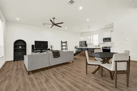 4843 Broom Street Houston TX 77091