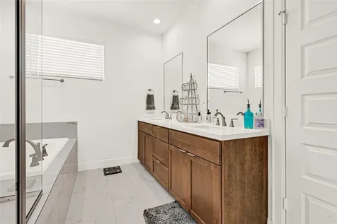 4843 Broom Street Houston TX 77091