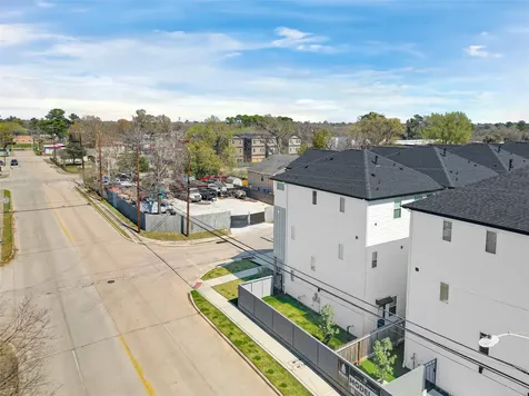4843 Broom Street Houston TX 77091