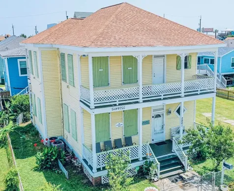 2801 Ave Q 1/2 Galveston TX 77550