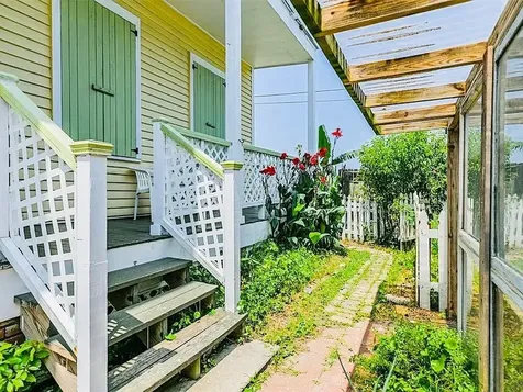 2801 Ave Q 1/2 Galveston TX 77550