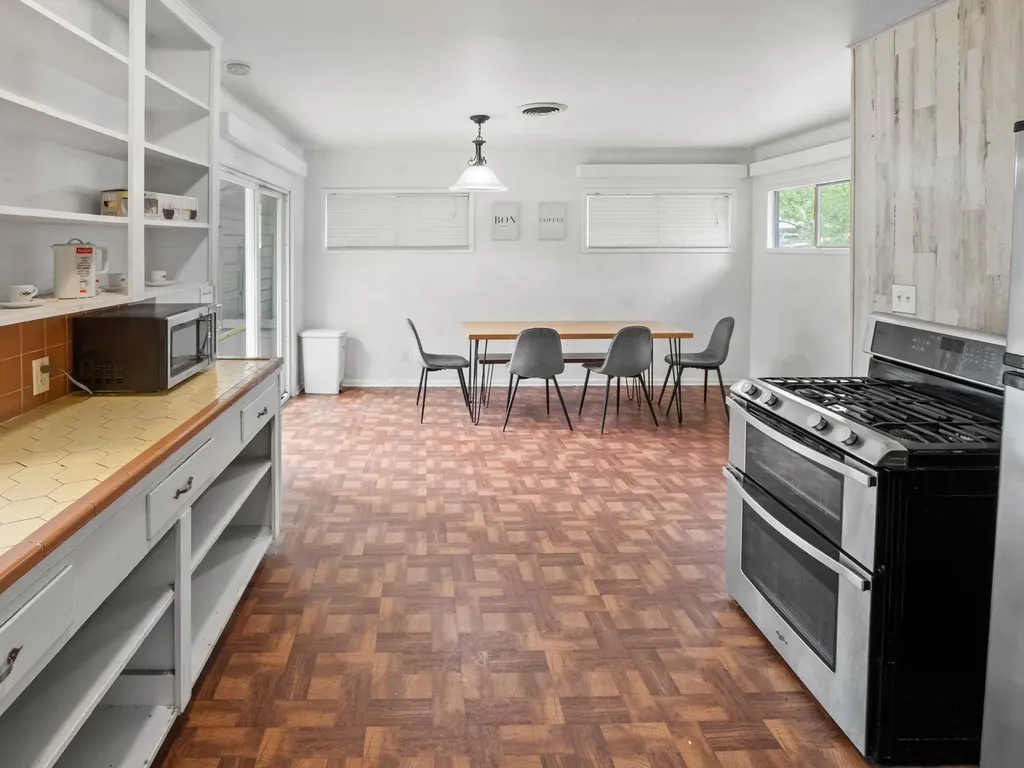 6208 Walnut Hills Drive Austin TX 78723
