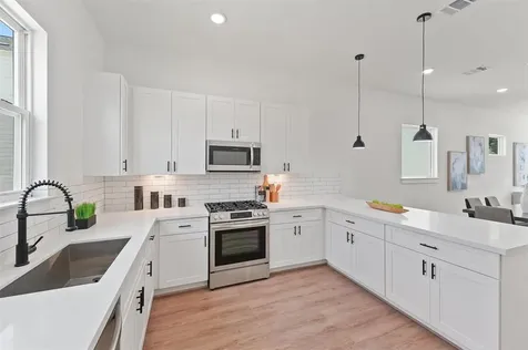 1207 Cavalcade Street B Houston TX 77009