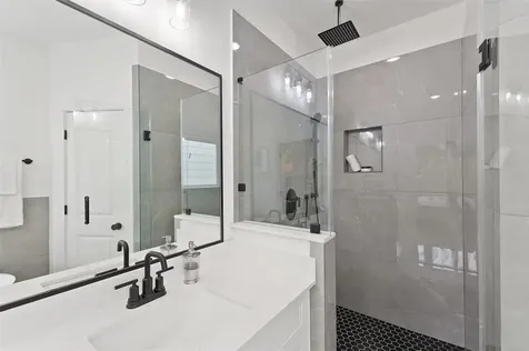 1207 Cavalcade Street B Houston TX 77009