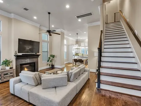1877 Dart Street Houston TX 77007