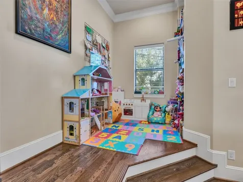 1877 Dart Street Houston TX 77007