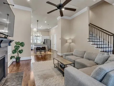 1877 Dart Street Houston TX 77007