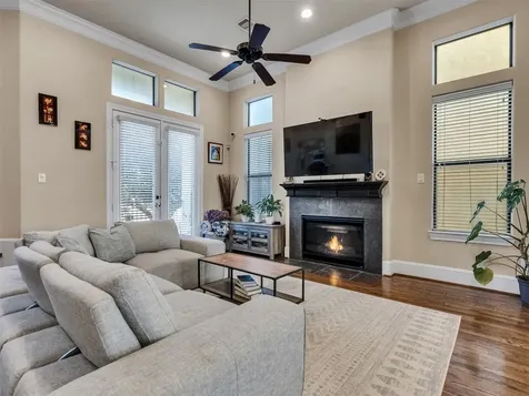 1877 Dart Street Houston TX 77007