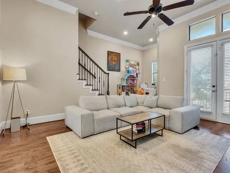 1877 Dart Street Houston TX 77007